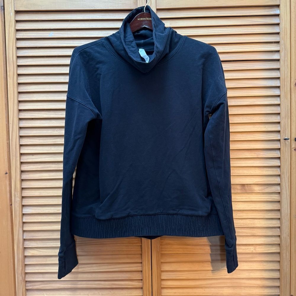 Lululemon Black pullover size 8